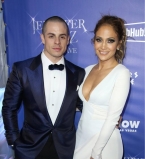 Это любовь: Дженнифер Лопес и Каспер Смарт не скрывают своих чувств на публике