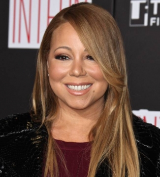 Официально: 45-летняя Мэрайя Кэри помолвлена