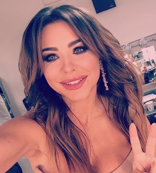 Ани Лорак впервые опубликовала семейное фото с мужем и дочерью