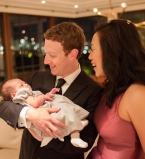 Марк Цукерберг растрогал фанатов новым снимком дочери в бассейне