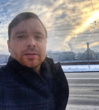 Алексей Чадов отправился отдыхать вместе с маленьким сыном