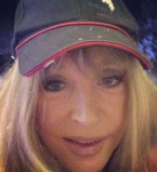 Алла Пугачева показала старое фото с молодости