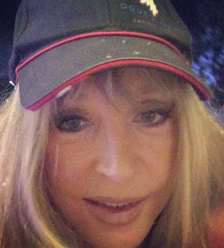 Алла Пугачева показала старое фото с молодости