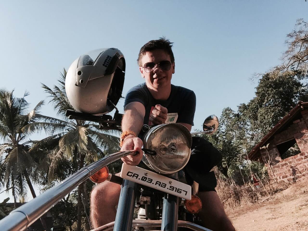 Дмитрий Комаров провел зимний отпуск в Индии
