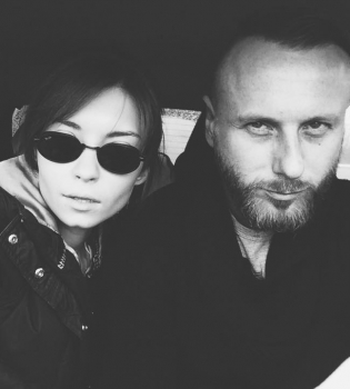 Ларсон и его жена