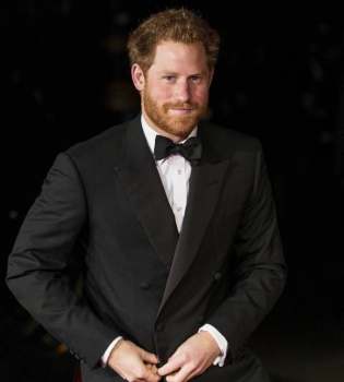 Вечеринка по-королевски: принц Гарри отдохнул в компании Кары Делевинь и Сиенны Миллер