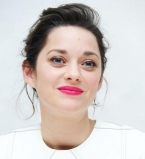 Редкие кадры: Марион Котийяр показала фотографии с сыном и мужем