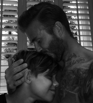 Мой маленький мужчина: в сеть попал новый трогательный снимок Дэвида Бекхэм с сыном