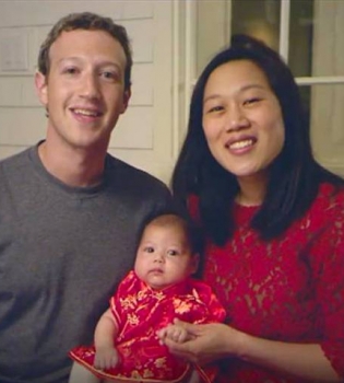 Марк Цукерберг поздравил с Новым годом и дал дочери китайское имя