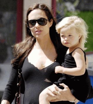 Анджелина Джоли и Шило Джоли-Питт 2