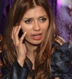 Виктория Боня плачет