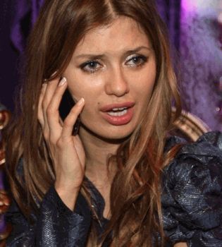 Виктория Боня плачет