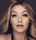 Совершенно голая Джиджи Хадид украсила обложку Vogue