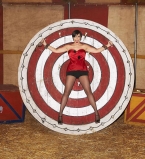 Да здравствует цирк: 60-летняя мама Ким Кардашьян снялась в необычной фотосессии для глянца