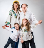 Виктор Бронюк с женой и детьми