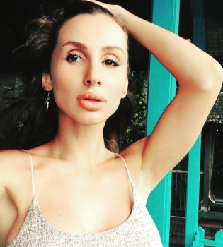 Горячая штучка: Loboda поделилась яркими снимками в бикини