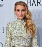 Панталоны в моде: Блейк Лайвли вышла в свет в необыкновенном нижнем белье