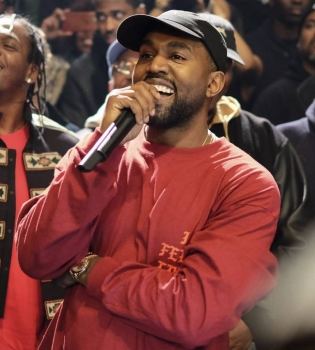 Звездный скандал: Канье Уэст спел о сексе с Тэйлор Свифт