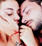 Анна Седокова с любимым мужчиной и дочками отмечают День всех влюбленных