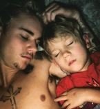 Семейное время: Джастин Бибер наслаждается выходными с младшим братом