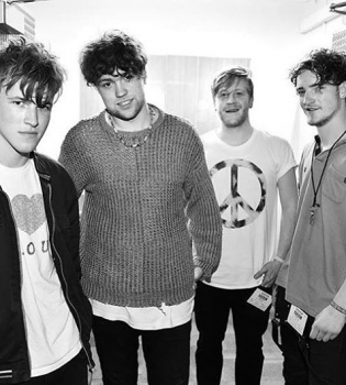 Участники популярной британской группы Viola Beach погибли в ужасном ДТП