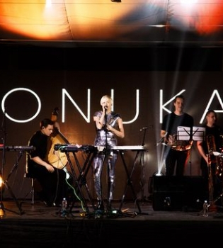 ONUKA выступила на презентации этноколлекции мебели от украинского дизайнера