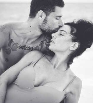 Влюблены и сексуальны: Анна Седокова снялась в страстной фотосессии с возлюбленным