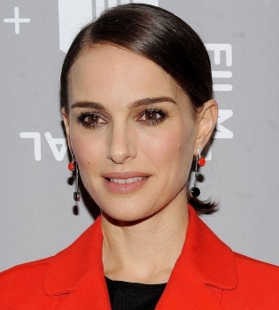 Удивительное сходство: в сети появились новые снимки Натали Портман в образе Жаклин Кеннеди