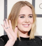 Адель покорила публику стройной фигурой на красной дорожке &quot;Грэмми&quot;