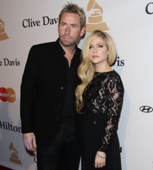 Аврил Лавин вернулась к мужу после серьезной болезни?