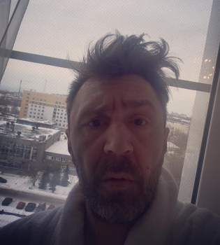 23-летняя дочь Шнурова вышла замуж за бармена