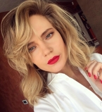 Очень смело: Глюкоза вышла в свет в прозрачном платье без нижнего белья