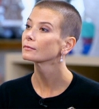 В сети появилось редкое фото Юлии Высоцкой из детства