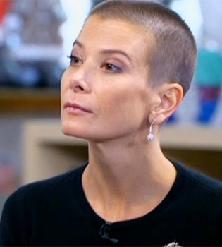 В сети появилось редкое фото Юлии Высоцкой из детства