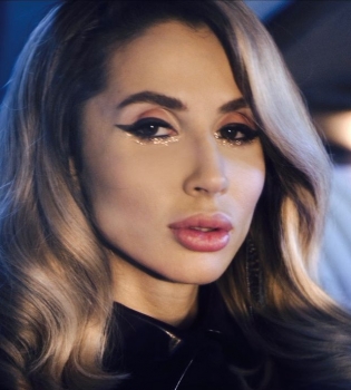 Loboda в латексе и кружевном белье снялась в новом видео