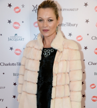 Кейт Мосс серьезно травмировала ногу во время отдыха на горнолыжном курорте