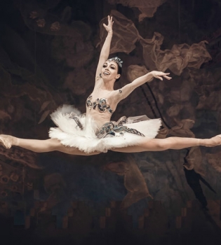 Екатерина Кухар и Александр Стоянов впервые исполнят главные партии в балете Раймонда