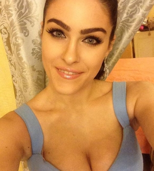 Молодая мама Маша Собко продемонстрировала шикарный бюст