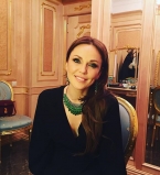 Жена Валерия Меладзе Альбина Джанабаева вышла в свет со старшим сыном