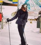 Веселые каникулы: Линдсей Лохан развлекается на горнолыжном курорте