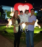 Камалия впервые вышла в свет вместе со своими 2-летними дочерями