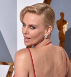 Ставка на декольте: Шарлиз Терон, Оливия Уайлд и другие соблазнительницы церемонии &quot;Оскар&quot;