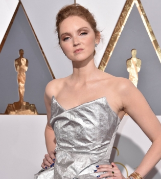 Модный провал: самые худшие наряды на красной дорожке &quot;Оскара&quot;