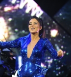 Злата Огневич с синими волосами и в сексуальном боди на церемонии Yuna-2016