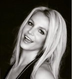 Бритни Спирс снялась сразу для трех юбилейных обложек V Magazine