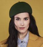 Маша Ефросинина запустила линию модных беретов