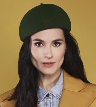 Маша Ефросинина запустила линию модных беретов