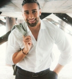 Горячий "Холостяк-6" Иракли Макацария выложил в сеть личные фото