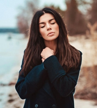 Анна Седокова представила новый альбом и чувственный клип