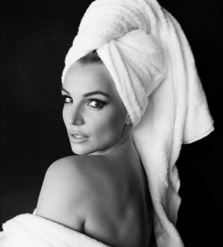 Обнаженные Джастин Бибер, Бритни Спирс и Жизель Бундхен снялись в фотосессии для Марио Тестино